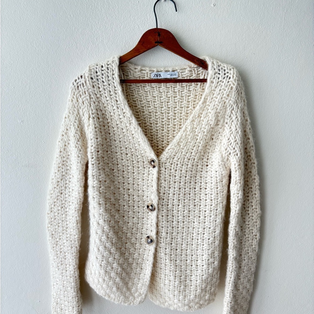 ZARA Women’s Chunky Knit Cardigan Sweater Size S Ivory Cream Button Front Cozy